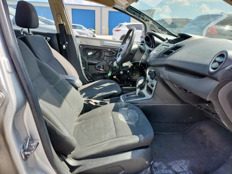  FORD FIESTA 2016 Серебристый