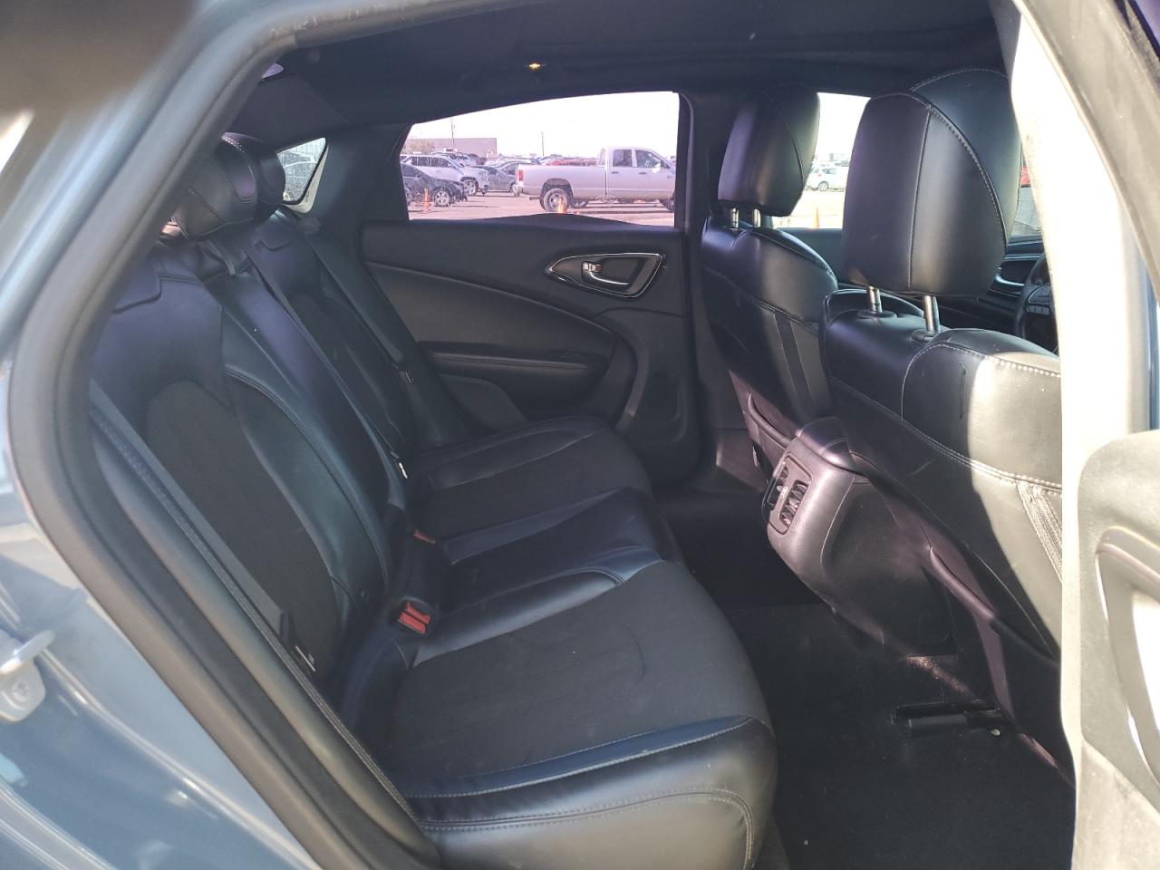 2015 Chrysler 200 S VIN: 1C3CCCBG5FN592477 Lot: 66477555
