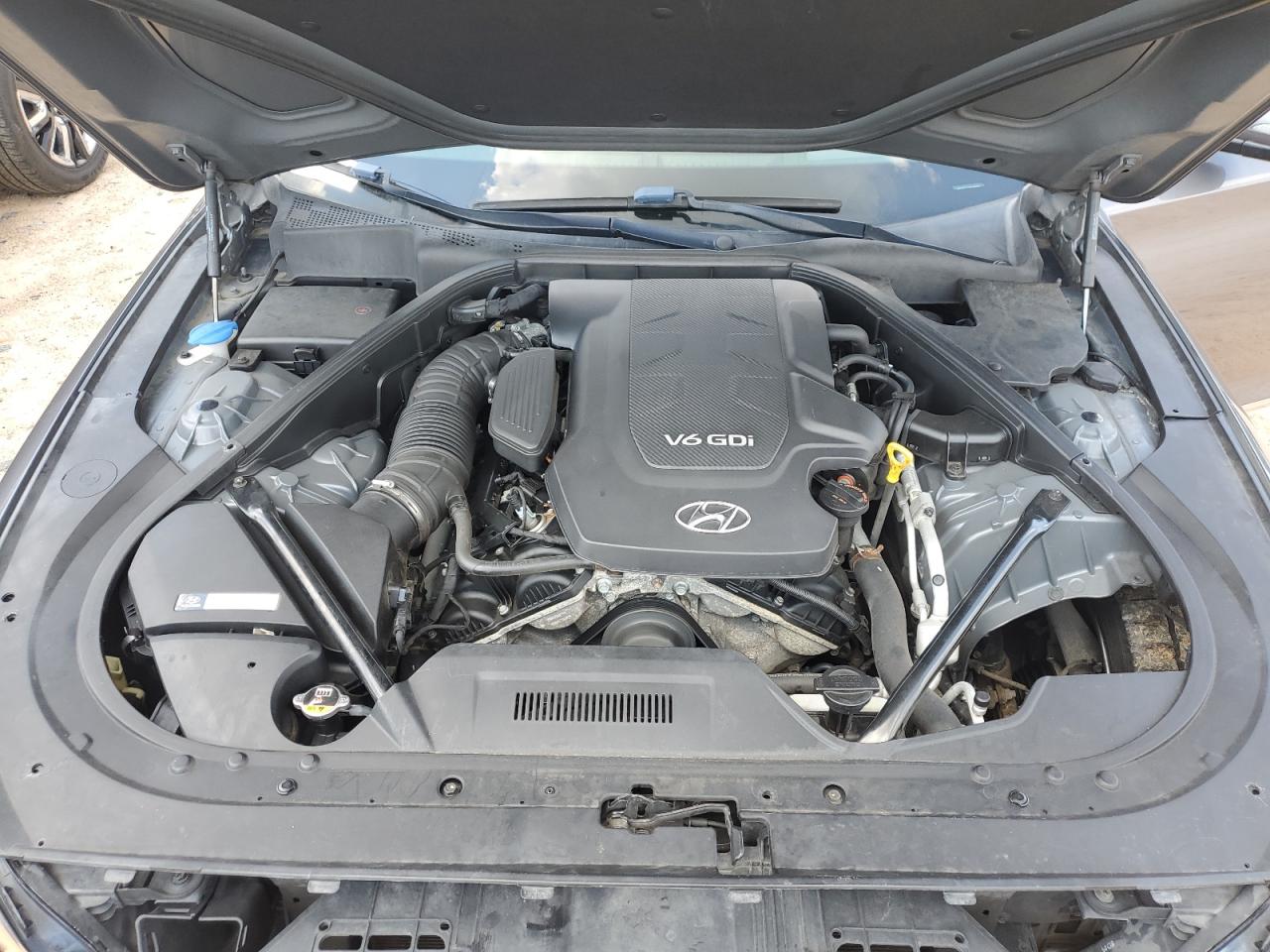 2015 Hyundai Genesis 3.8L VIN: KMHGN4JE3FU099704 Lot: 69070335