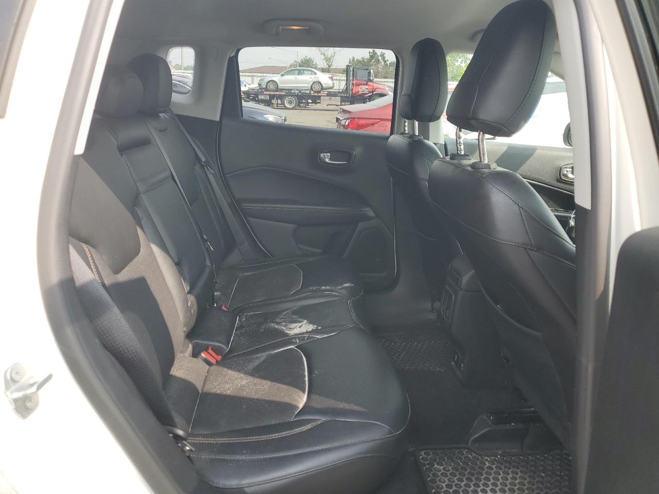 2018 Jeep Compass Latitude VIN: 3C4NJDBB8JT135417 Lot: 67732675