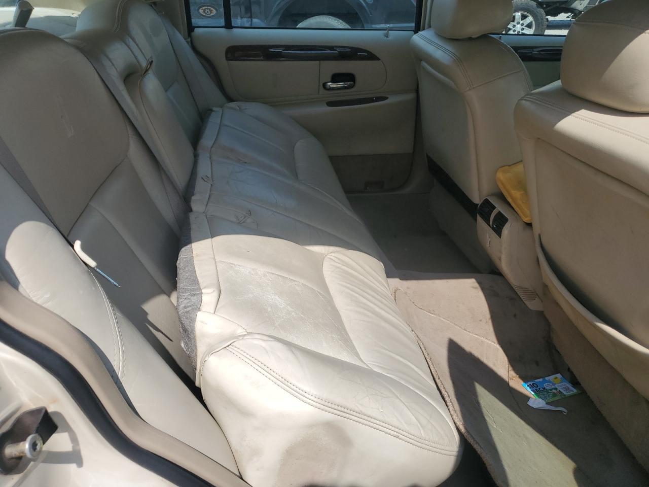 2001 Lincoln Town Car Cartier VIN: 1LNHM83W61Y666168 Lot: 68820315