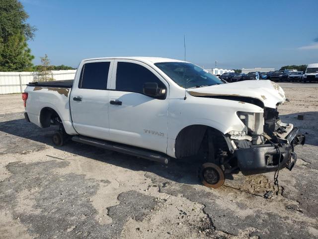  NISSAN TITAN 2017 Белы