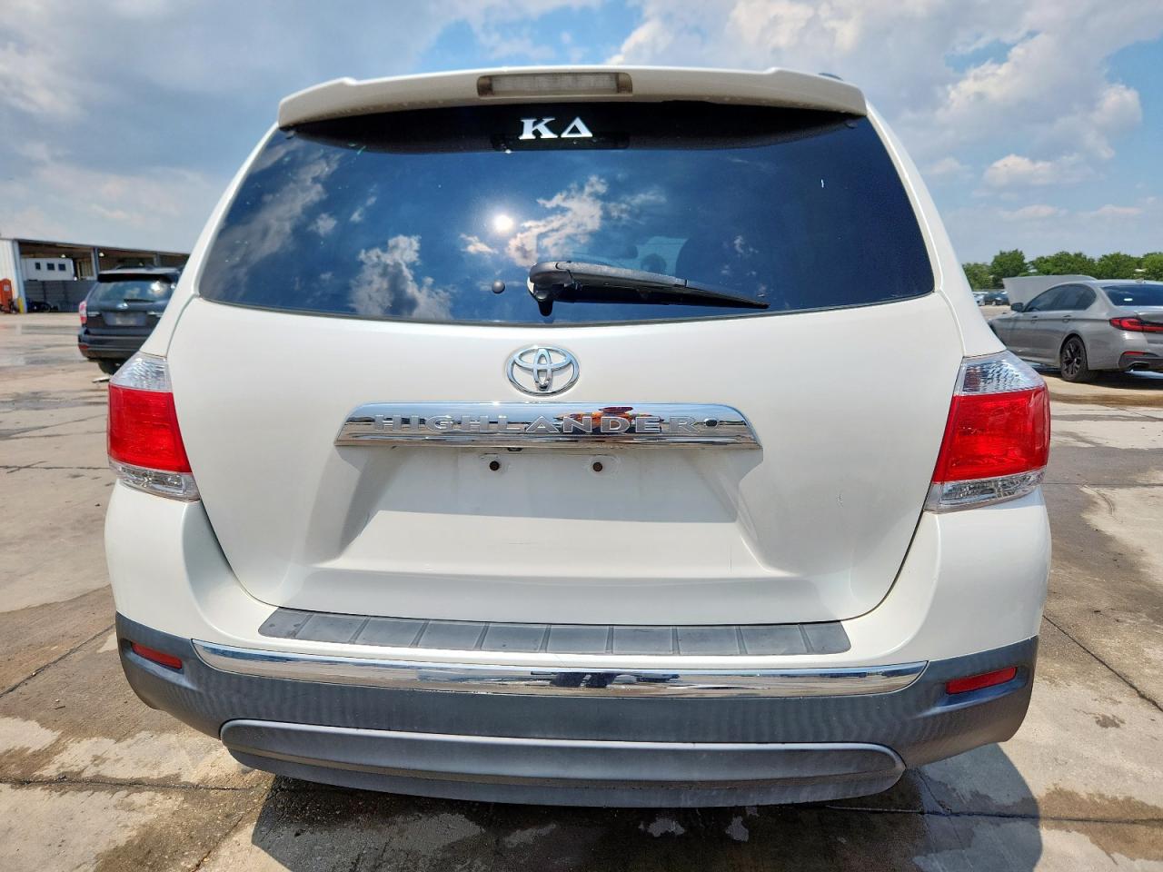 2011 Toyota Highlander Base VIN: 5TDZK3EH3BS036685 Lot: 69998245