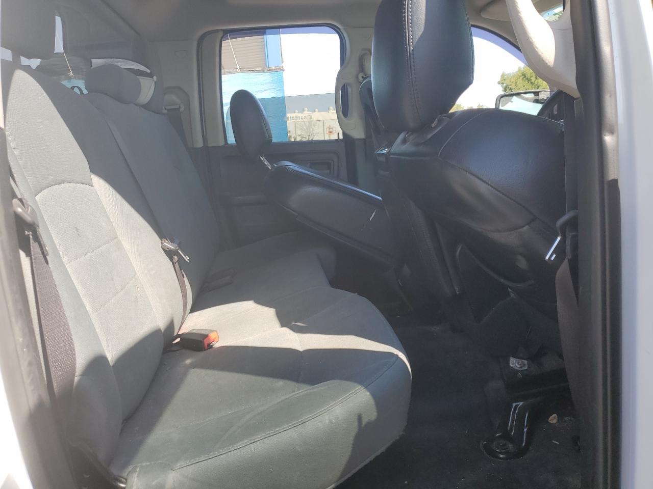 2017 Ram 1500 St VIN: 1C6RR7FG2HS569692 Lot: 70591685