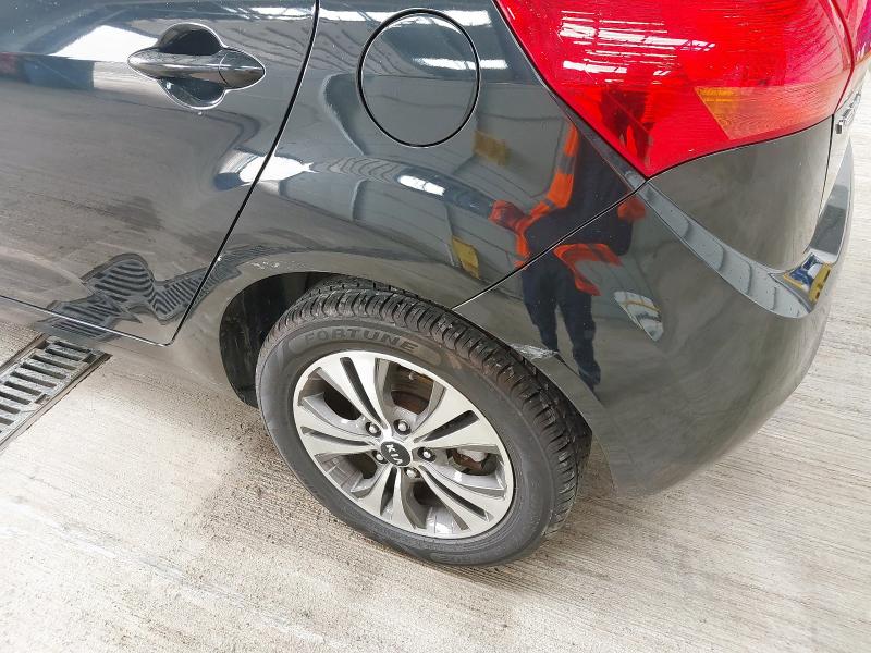 2015 KIA VENGA SR7