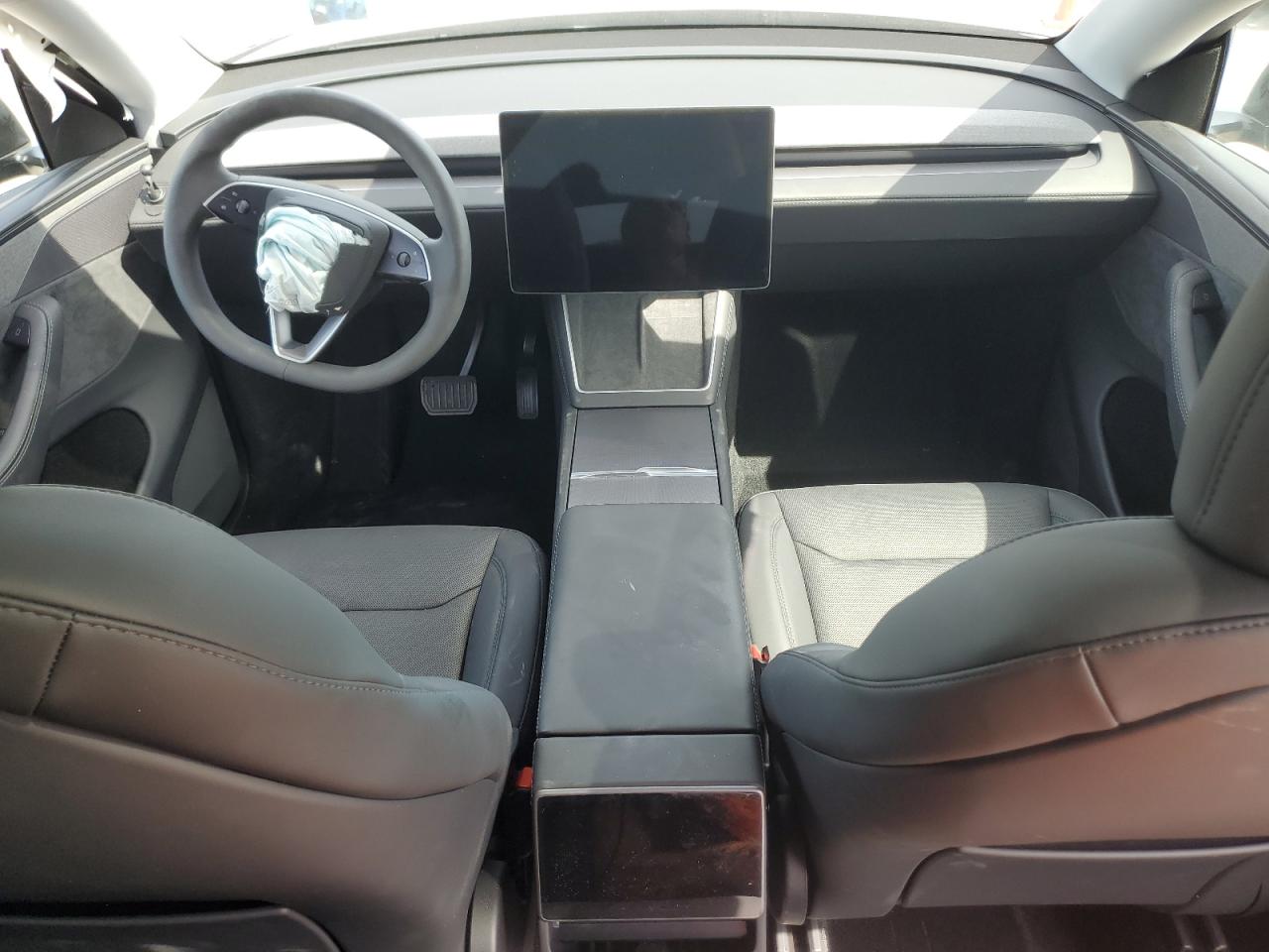 2026 Tesla Model Y VIN: 7SAYGDEE2TA439653 Lot: 70717795