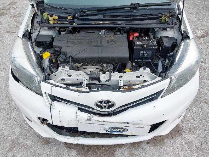 2013 TOYOTA YARIS TR VVT-I CVT 