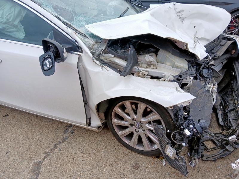 2015 VOLVO V40 SE LUX D2 AUTO 