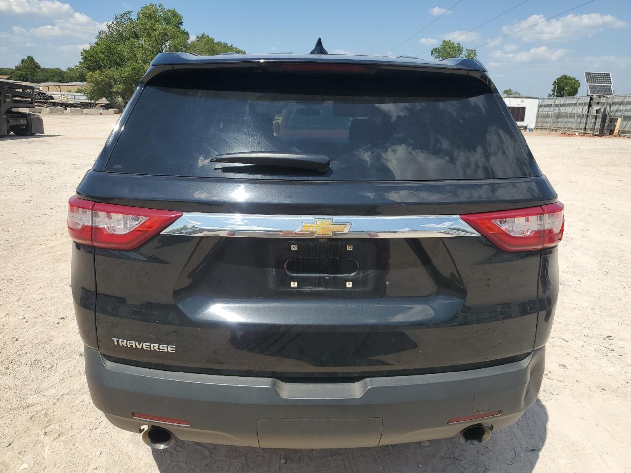 2018 Chevrolet Traverse Ls VIN: 1GNERFKW7JJ241427 Lot: 70282385