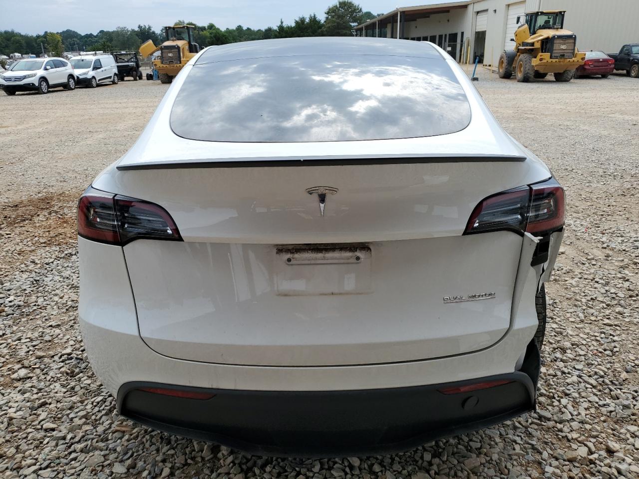 2023 Tesla Model Y VIN: 7SAYGDEF6PF698454 Lot: 64641435
