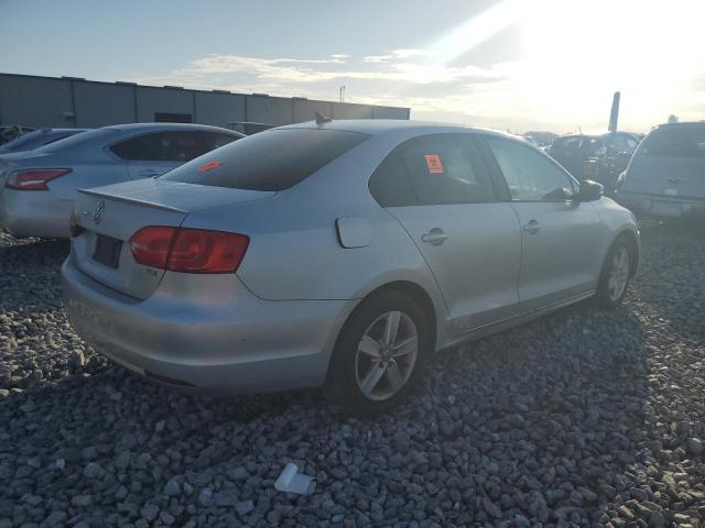  VOLKSWAGEN JETTA 2012 Srebrny