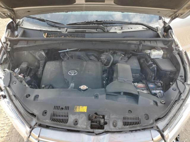 2017 TOYOTA HIGHLANDER SE  