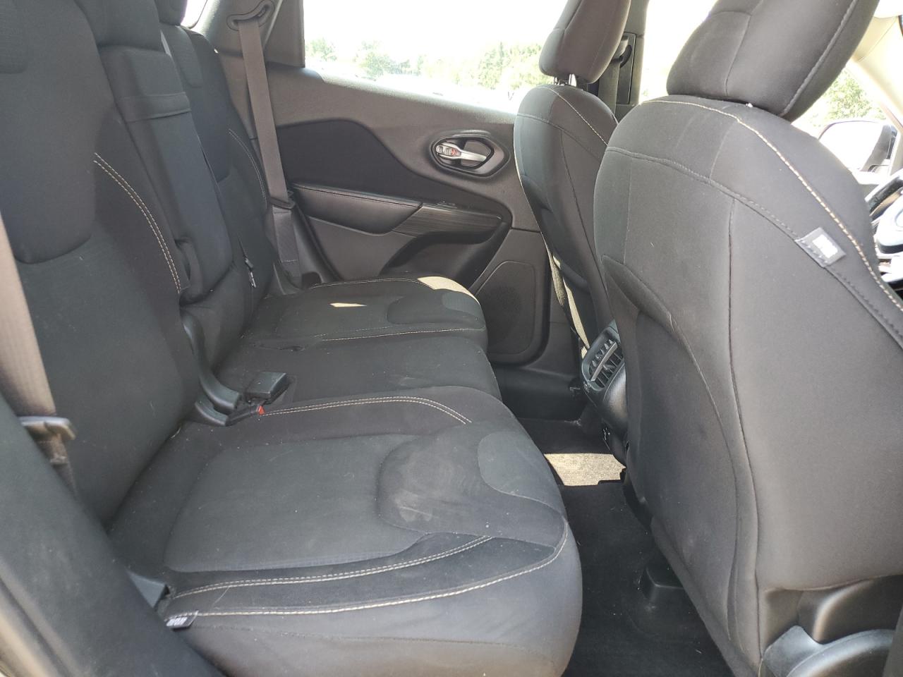 2016 Jeep Cherokee Latitude VIN: 1C4PJMCB5GW186965 Lot: 68426585