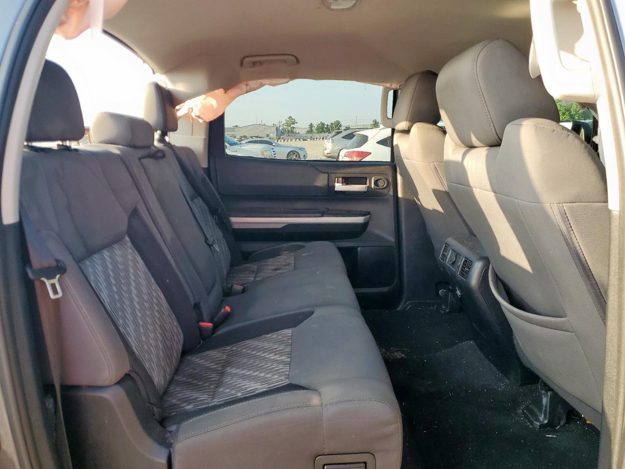 2019 Toyota Tundra Crewmax Sr5 VIN: 5TFEY5F18KX255467 Lot: 68189285