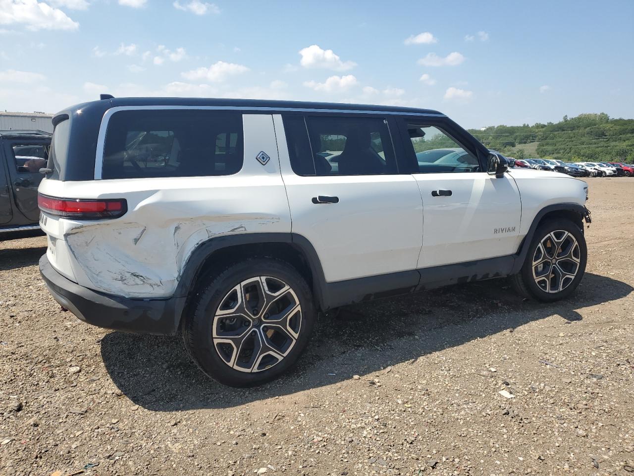2025 Rivian R1S Adventure 7PDSGBBA8SN047751 photo #4