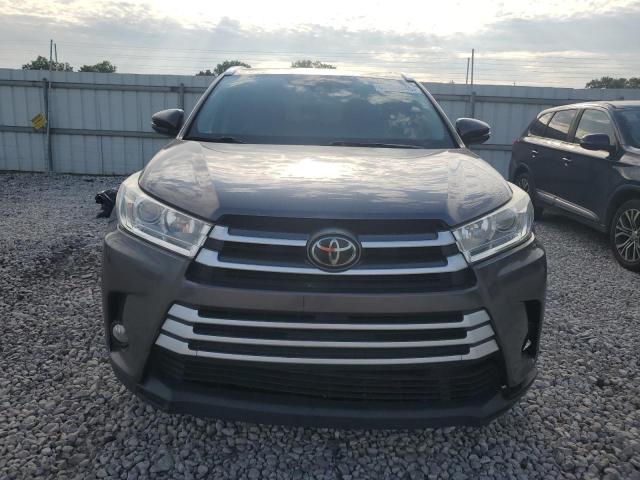 2017 TOYOTA HIGHLANDER SE  
