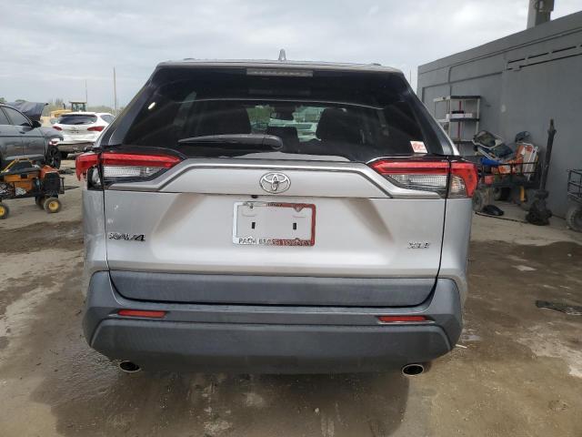  TOYOTA RAV4 2021 Серебристый