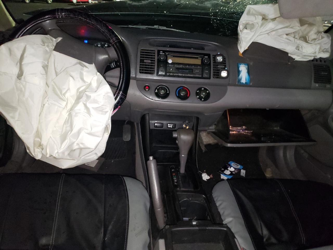 2002 Toyota Camry Le VIN: 4T1BE32K52U579133 Lot: 70431155