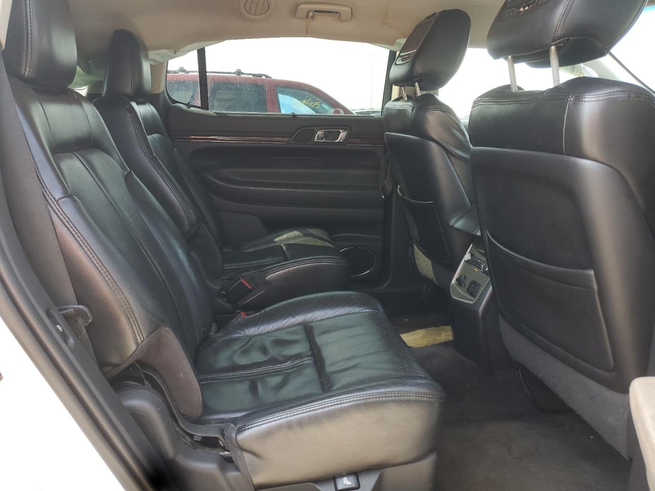 2011 Lincoln Mkt VIN: 2LMHJ5AT5BBJ52105 Lot: 69283025