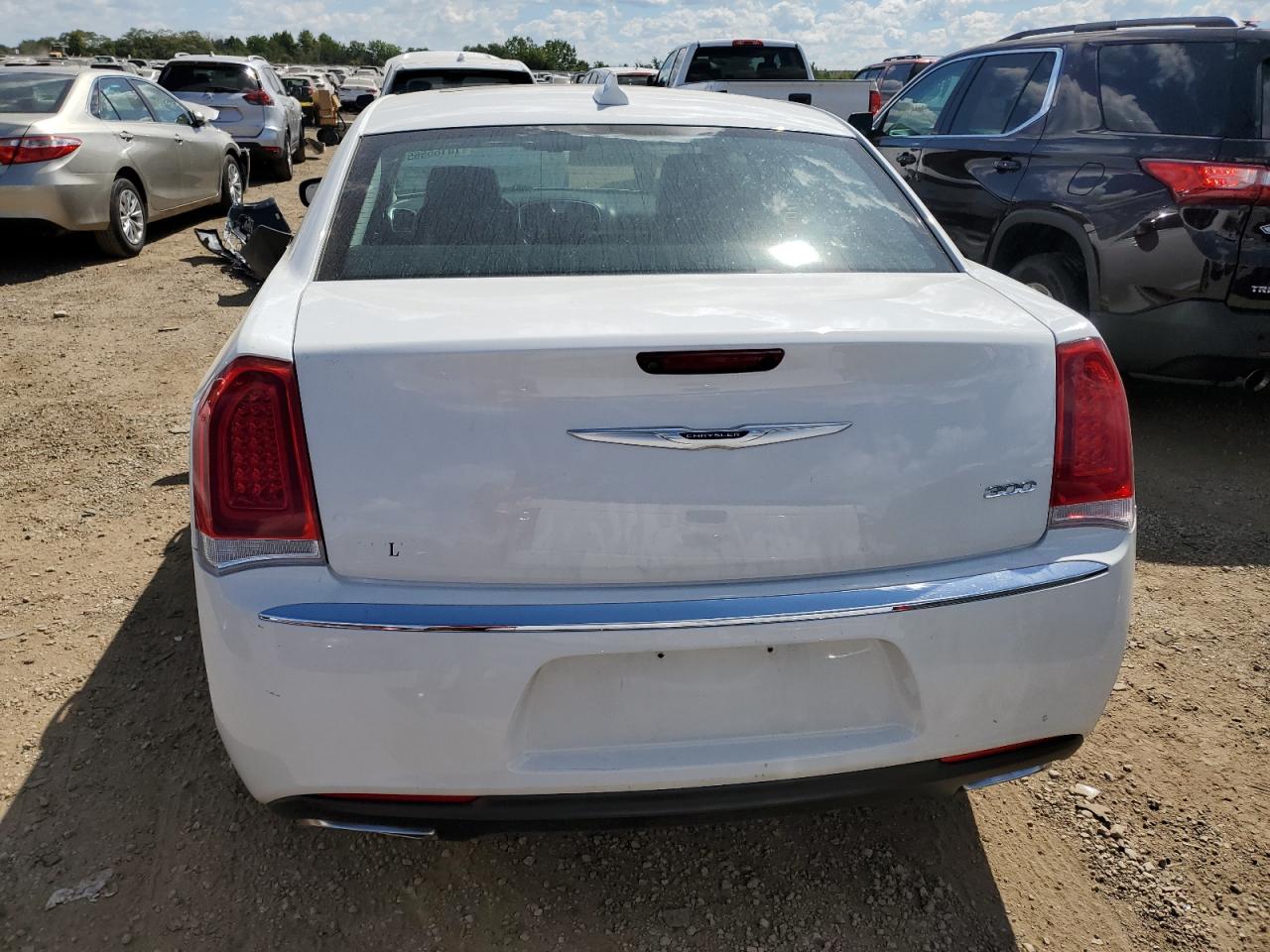 2020 Chrysler 300 Limited VIN: 2C3CCAEG1LH141843 Lot: 70165565