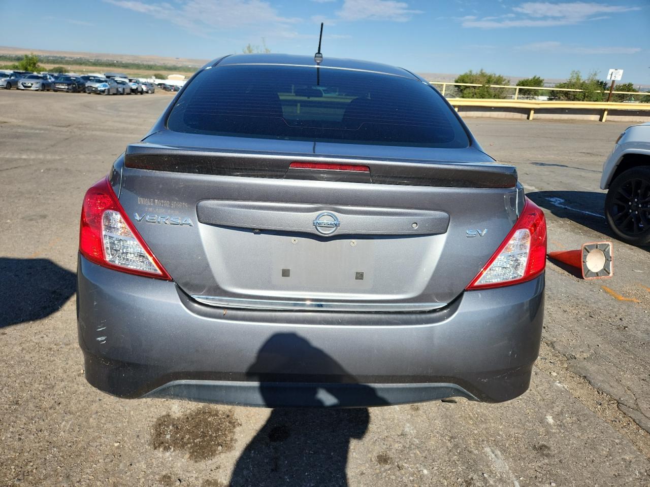 2018 Nissan Versa S VIN: 3N1CN7AP1JL884041 Lot: 68894655