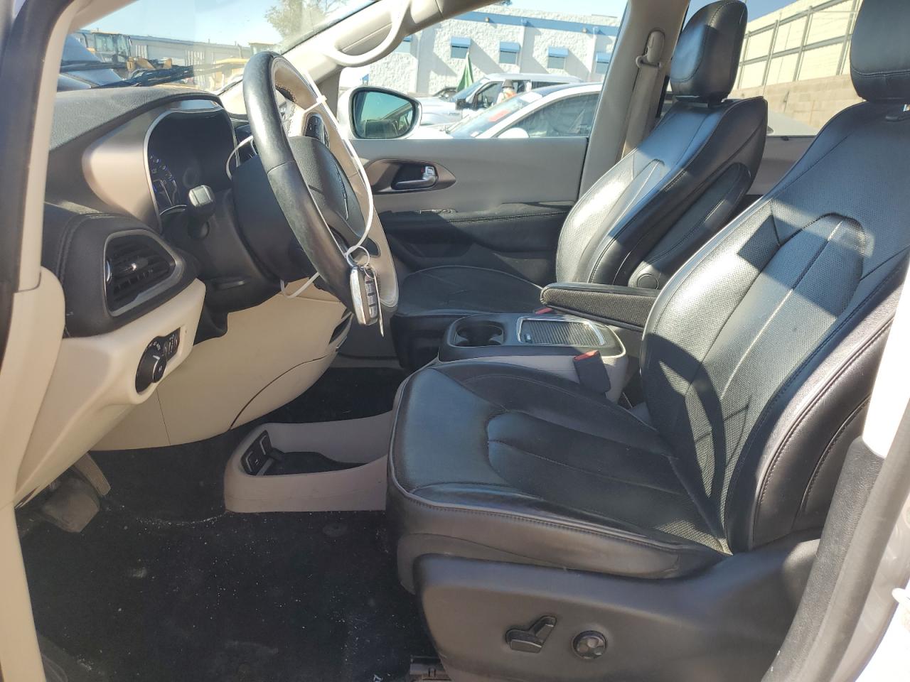 2017 Chrysler Pacifica Limited VIN: 2C4RC1GG9HR734693 Lot: 67431425