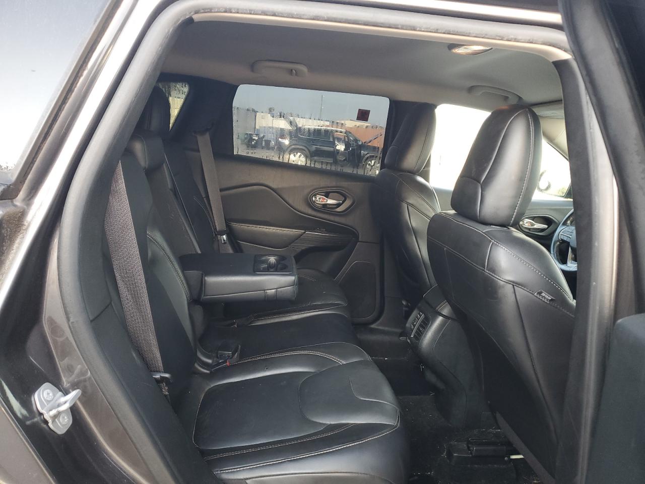 2015 Jeep Cherokee Latitude VIN: 1C4PJMCB5FW614807 Lot: 70400555