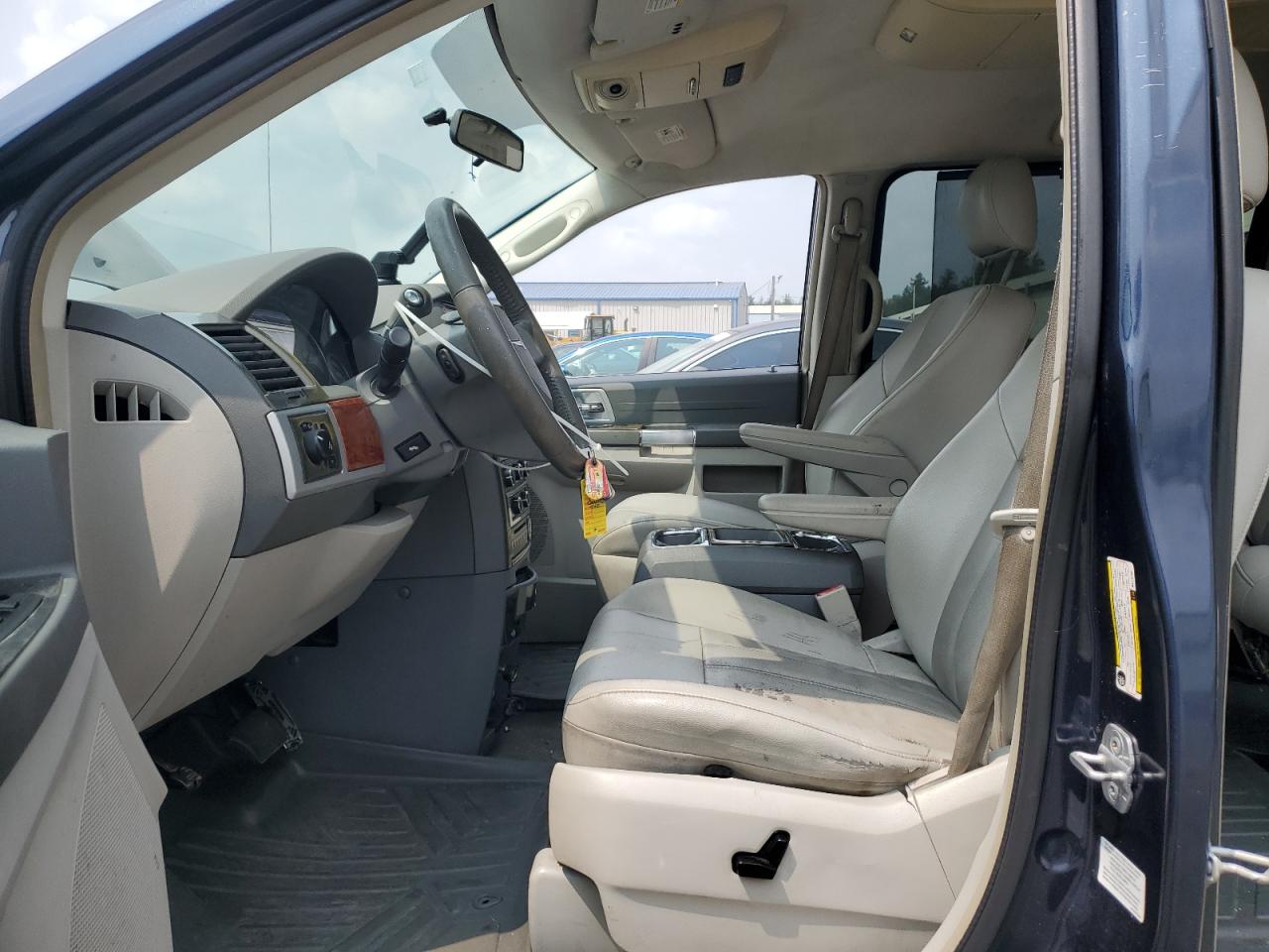 2008 Chrysler Town & Country Touring VIN: 2A8HR54P18R110143 Lot: 68002355