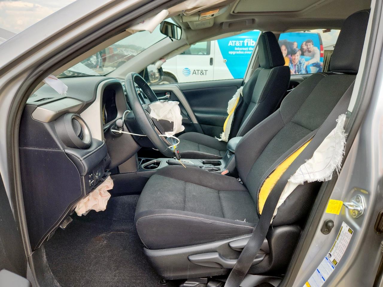 2017 Toyota Rav4 Xle VIN: 2T3RFREV8HW643184 Lot: 68572145