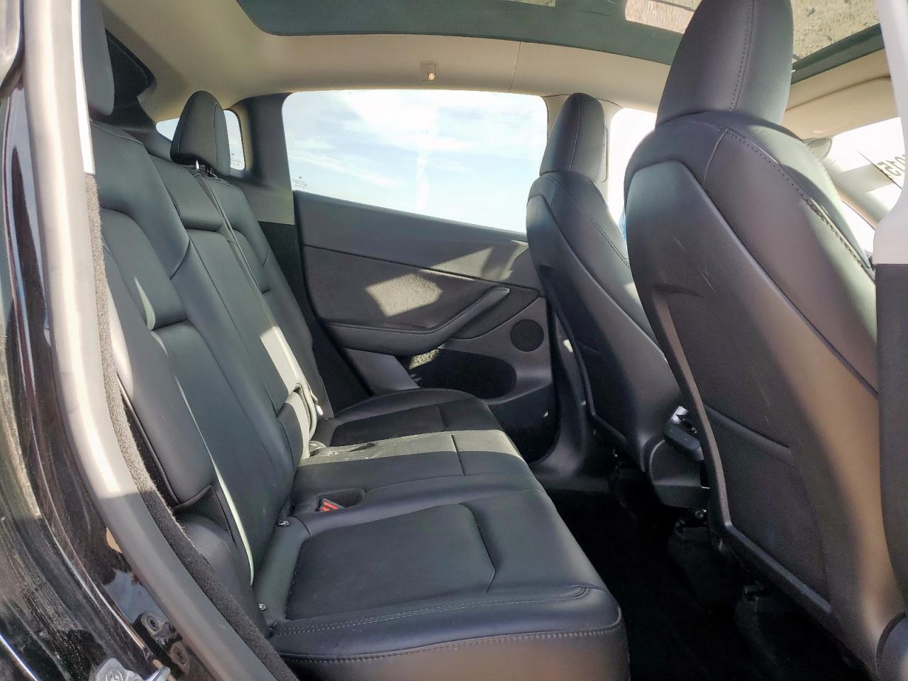 2024 Tesla Model Y VIN: 7SAYGDEE3RF065498 Lot: 68534015