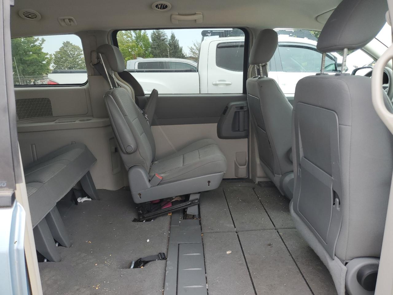 2008 Chrysler Town & Country Lx VIN: 2A8HR44HX8R750550 Lot: 69884385