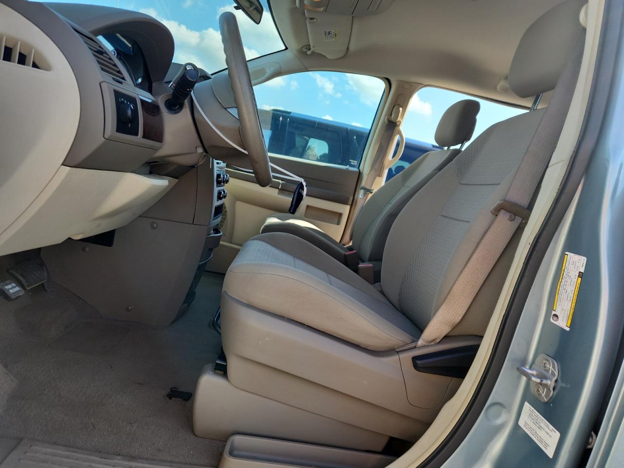 2010 Chrysler Town & Country Lx VIN: 2A4RR2D1XAR391719 Lot: 70370855