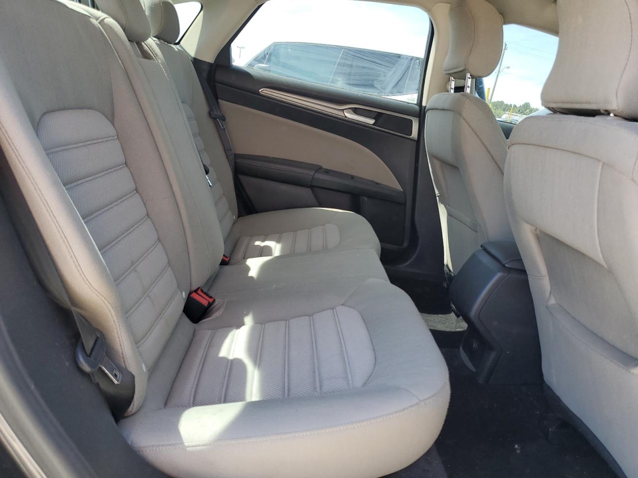 2017 Ford Fusion S VIN: 3FA6P0G75HR358205 Lot: 70936755