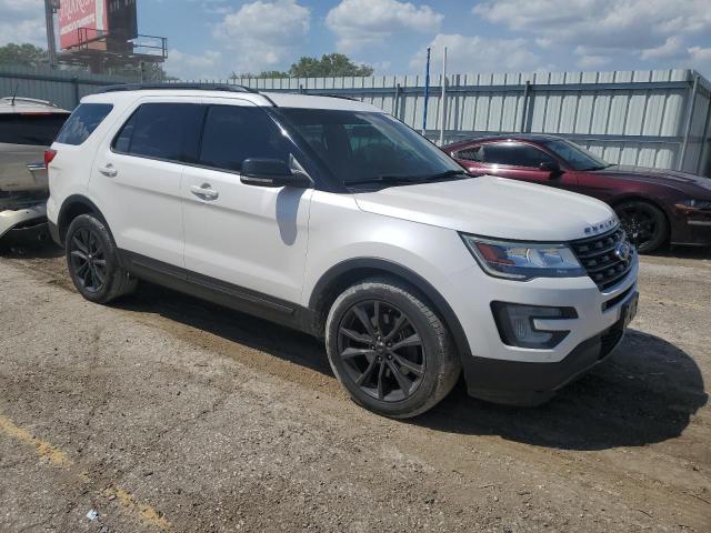 Parquets FORD EXPLORER 2017 Biały