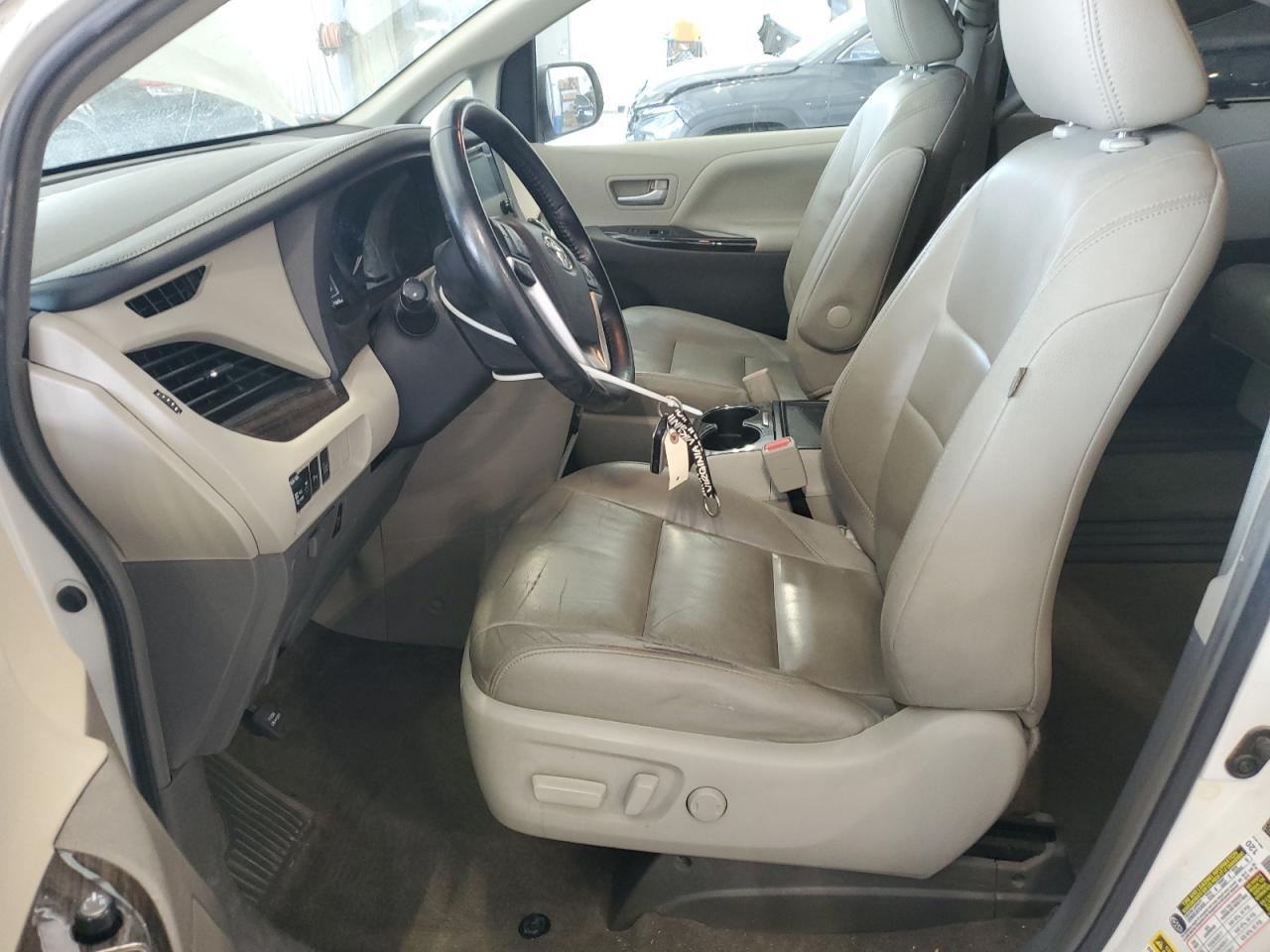 2016 Toyota Sienna Xle VIN: 5TDYK3DC7GS727145 Lot: 70638835