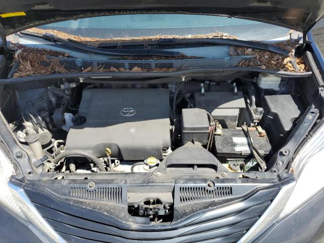 2013 TOYOTA SIENNA LE  