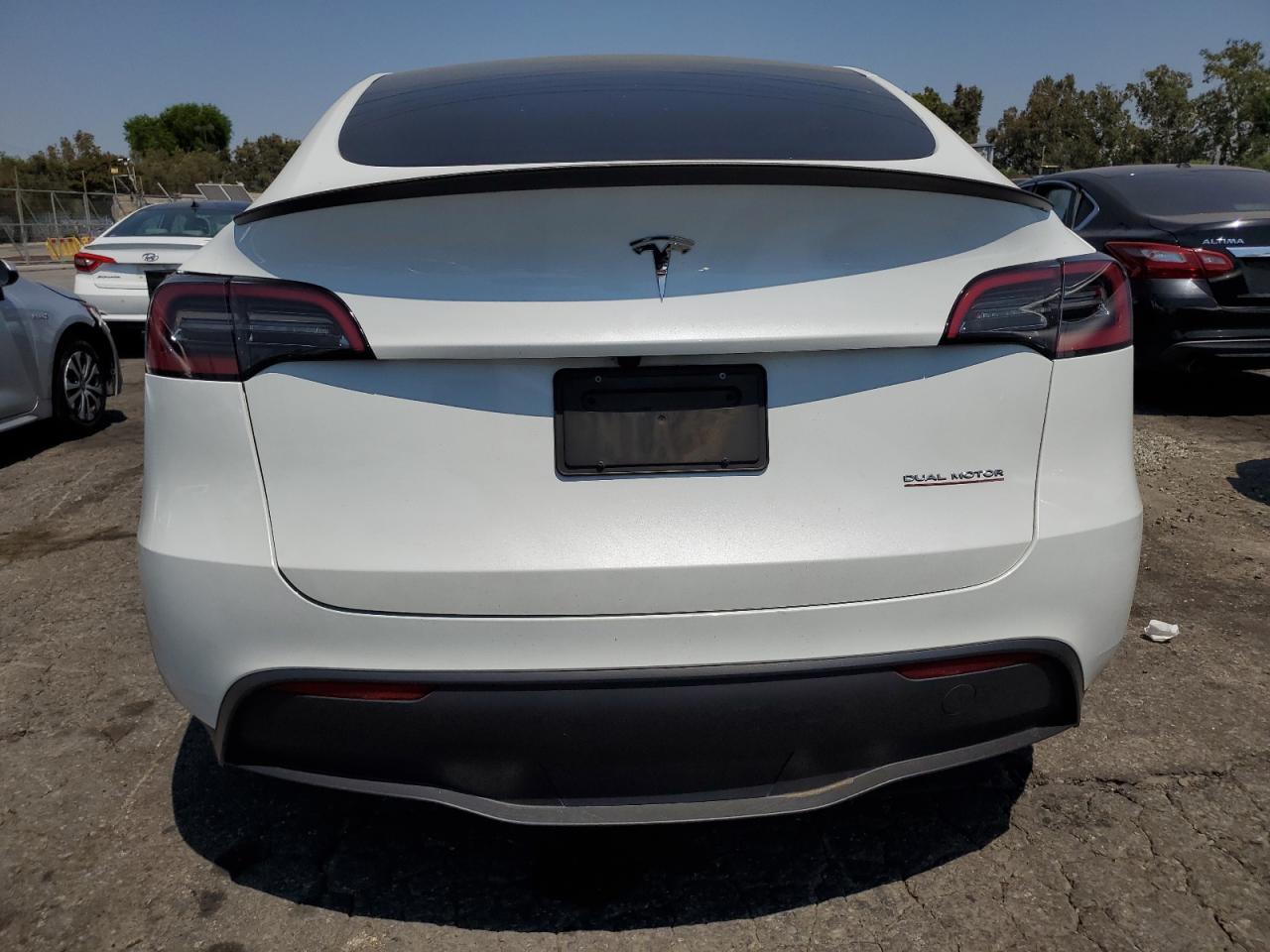 2024 Tesla Model Y VIN: 7SAYGDEF1RF082051 Lot: 68275945