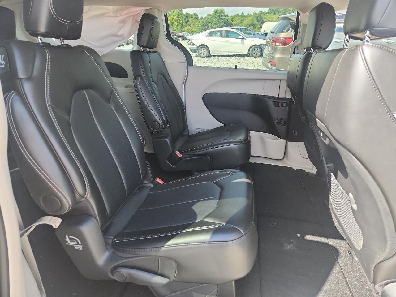 2024 Chrysler Pacifica Touring L VIN: 2C4RC1BG2RR164030 Lot: 70499655