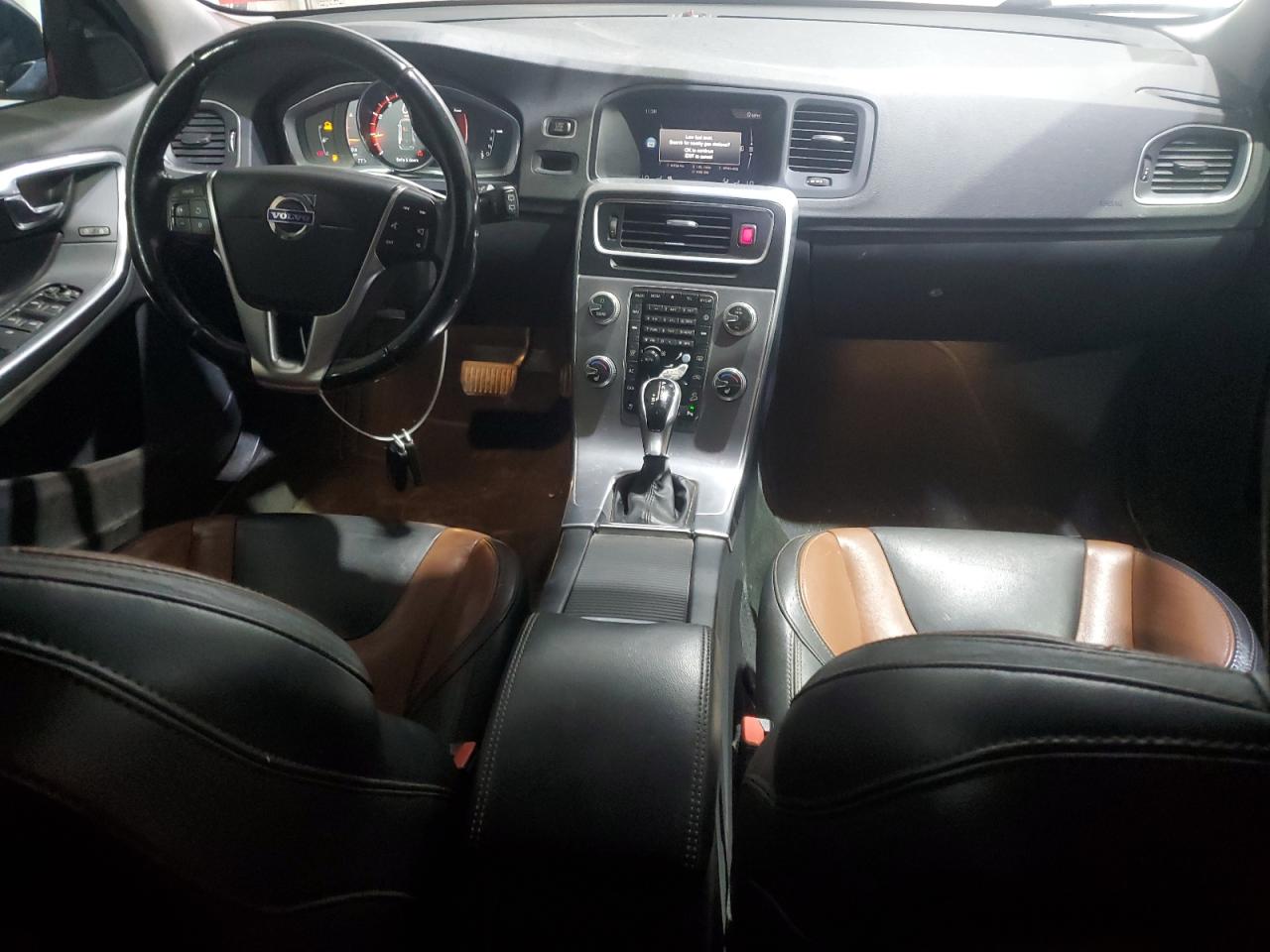 2017 Volvo V60 Cross Country Premier VIN: YV440MWK8H1037995 Lot: 66992125