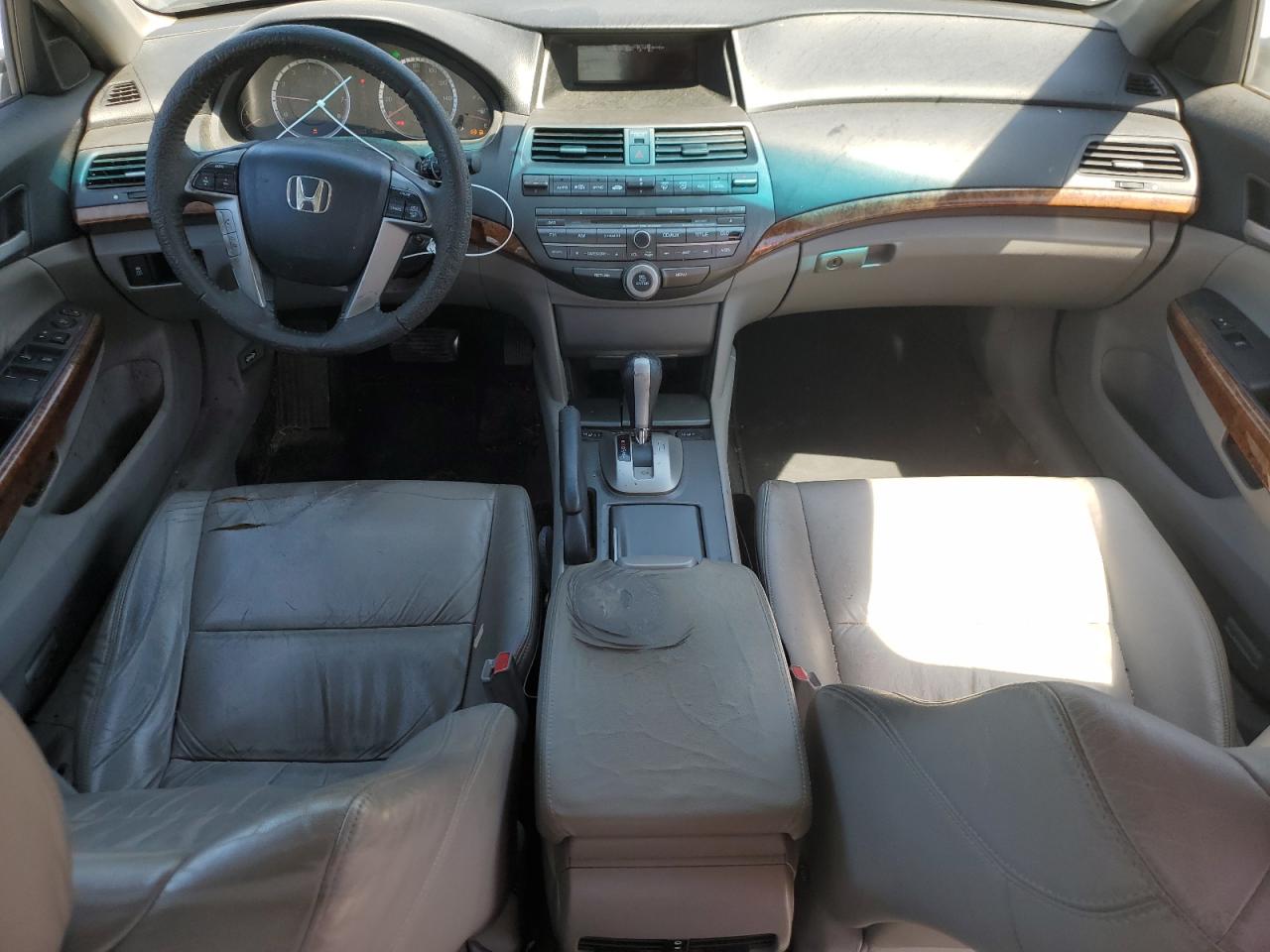 2011 Honda Accord Exl VIN: 1HGCP2F86BA040700 Lot: 70860905