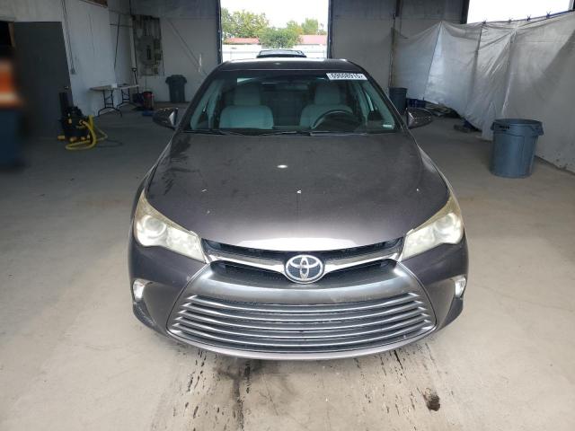 Sedans TOYOTA CAMRY 2017 Szary