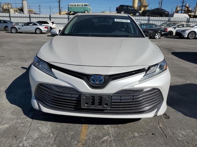  TOYOTA CAMRY 2019 Белы