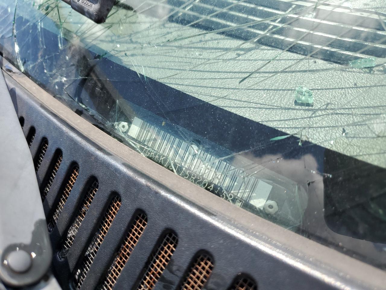 2005 GMC Yukon VIN: 1GKEK13T15R204132 Lot: 69053175