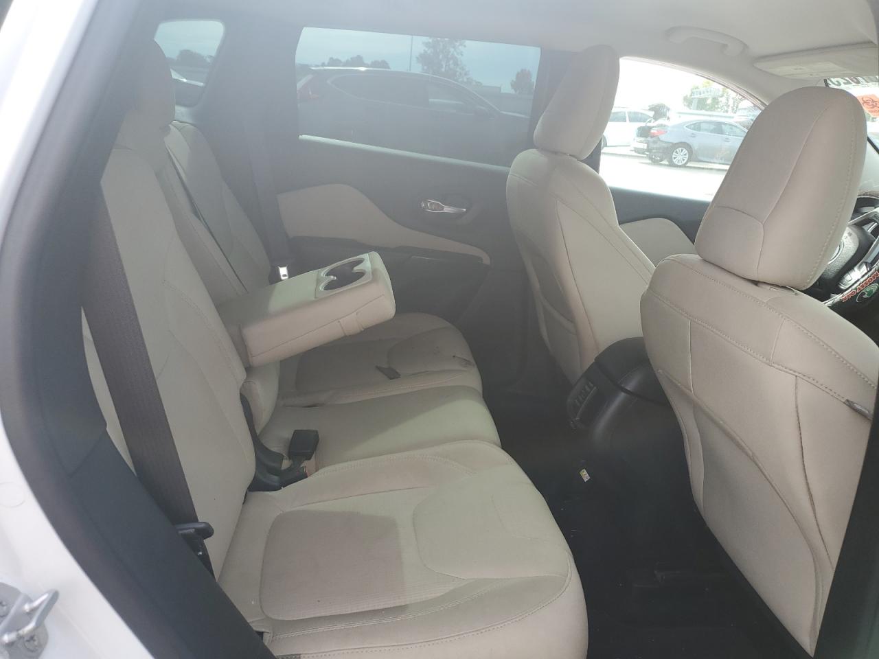 2015 Jeep Cherokee Latitude VIN: 1C4PJLCSXFW532193 Lot: 70767025