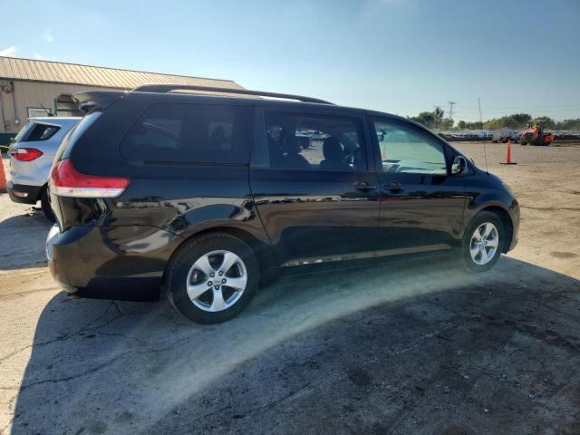 2013 TOYOTA SIENNA LE  