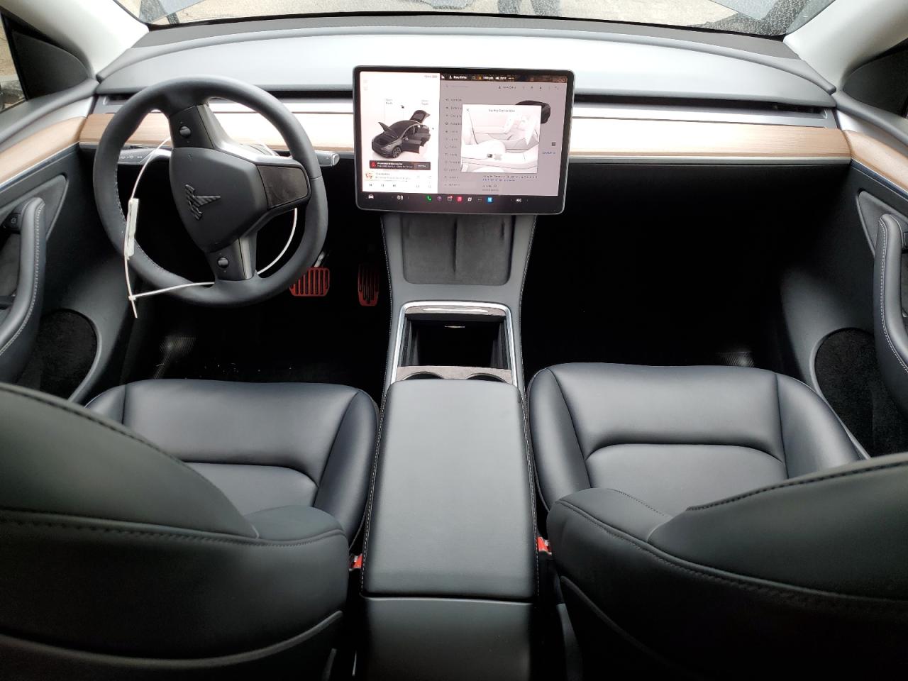 2024 Tesla Model Y VIN: 7SAYGDEE3RF061550 Lot: 70673305