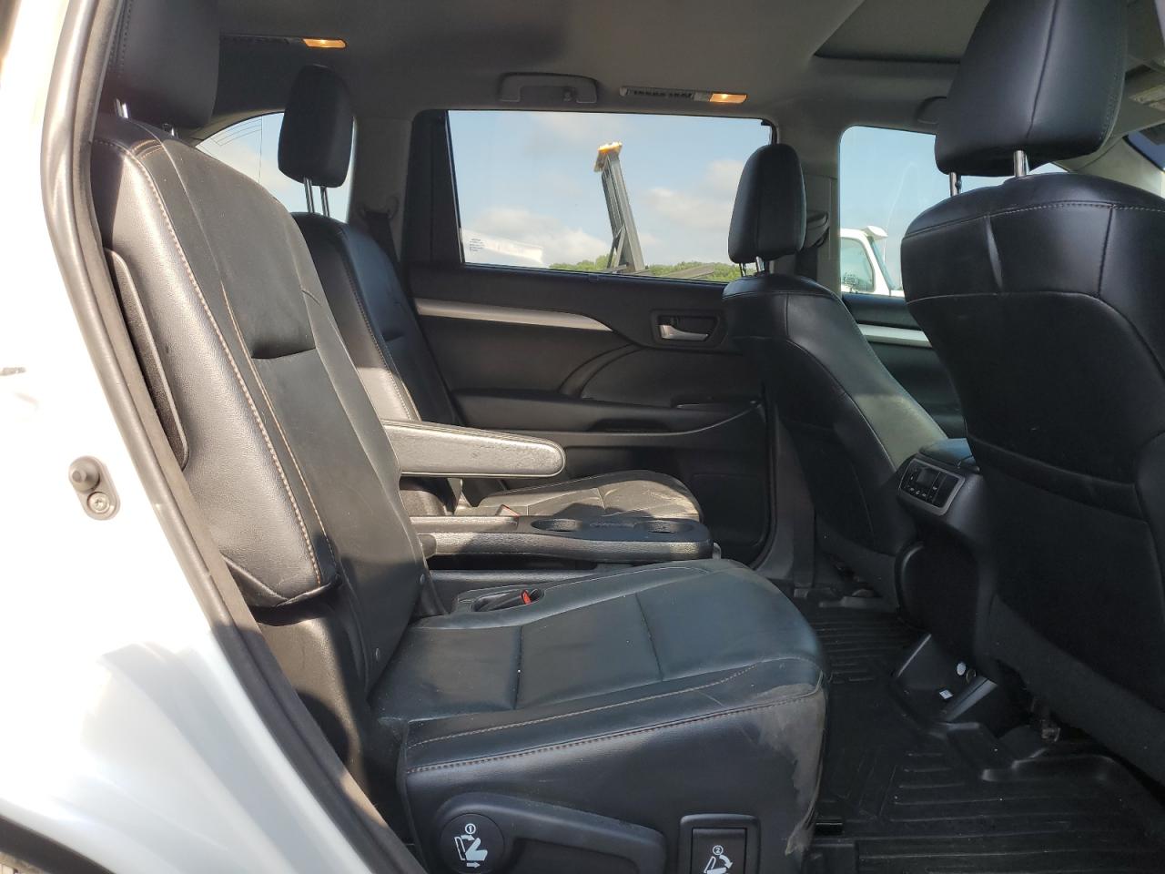 2015 Toyota Highlander Xle VIN: 5TDJKRFH5FS182719 Lot: 69243275
