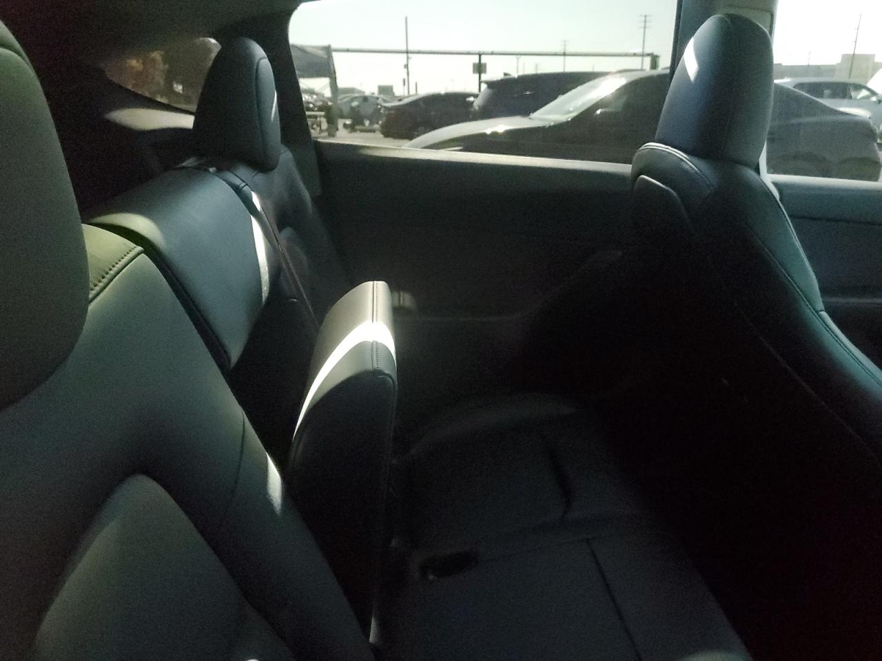 2025 Tesla Model Y VIN: 7SAYGDEF4SF310131 Lot: 68002275