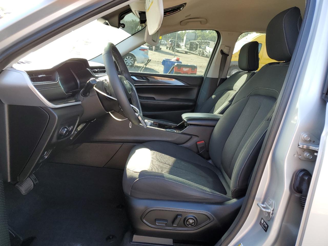 2023 Jeep Grand Cherokee Laredo VIN: 1C4RJHAG0P8710302 Lot: 70679365