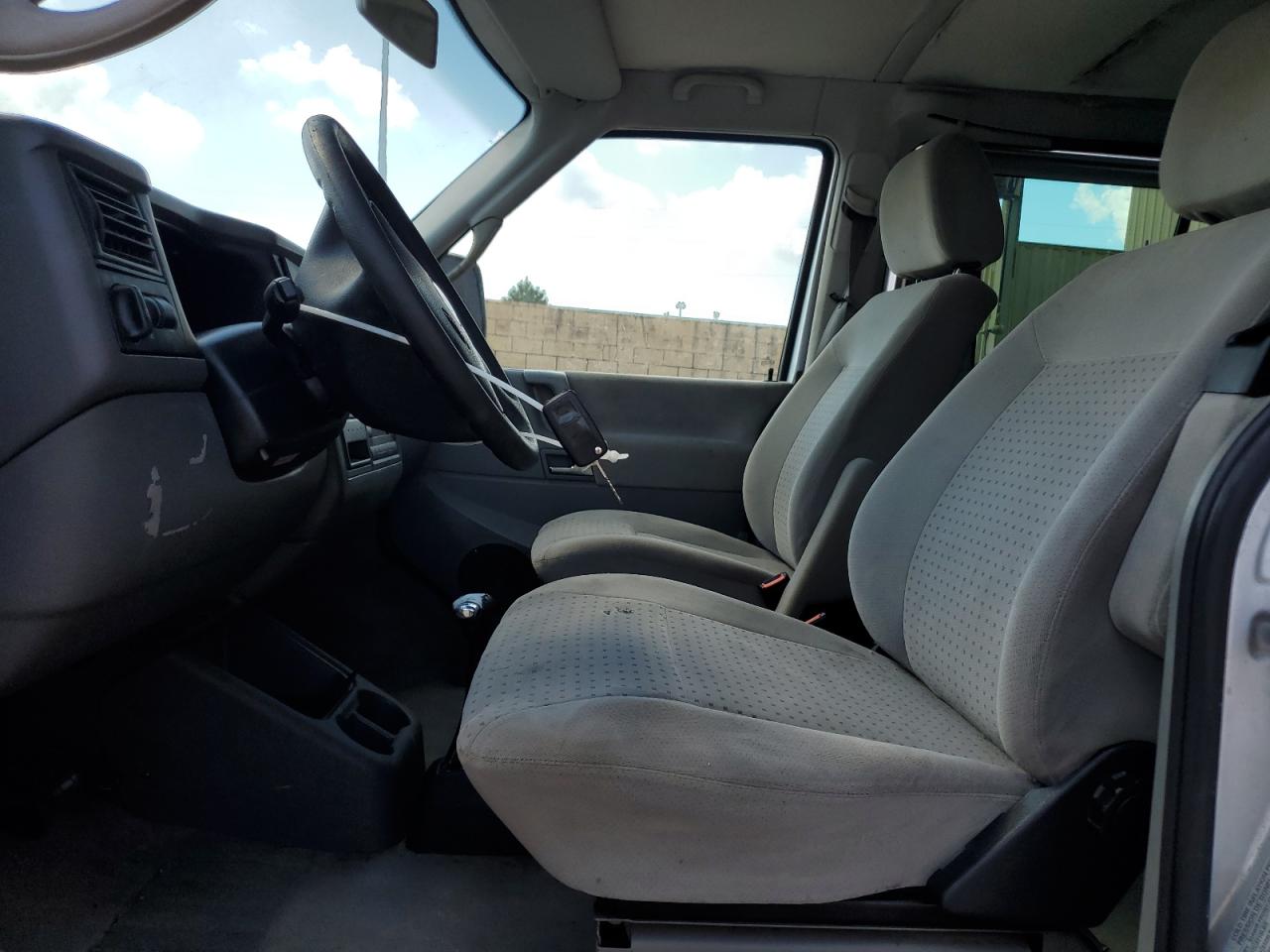 2002 Volkswagen Eurovan Gls VIN: WV2KB47092H076225 Lot: 70983195